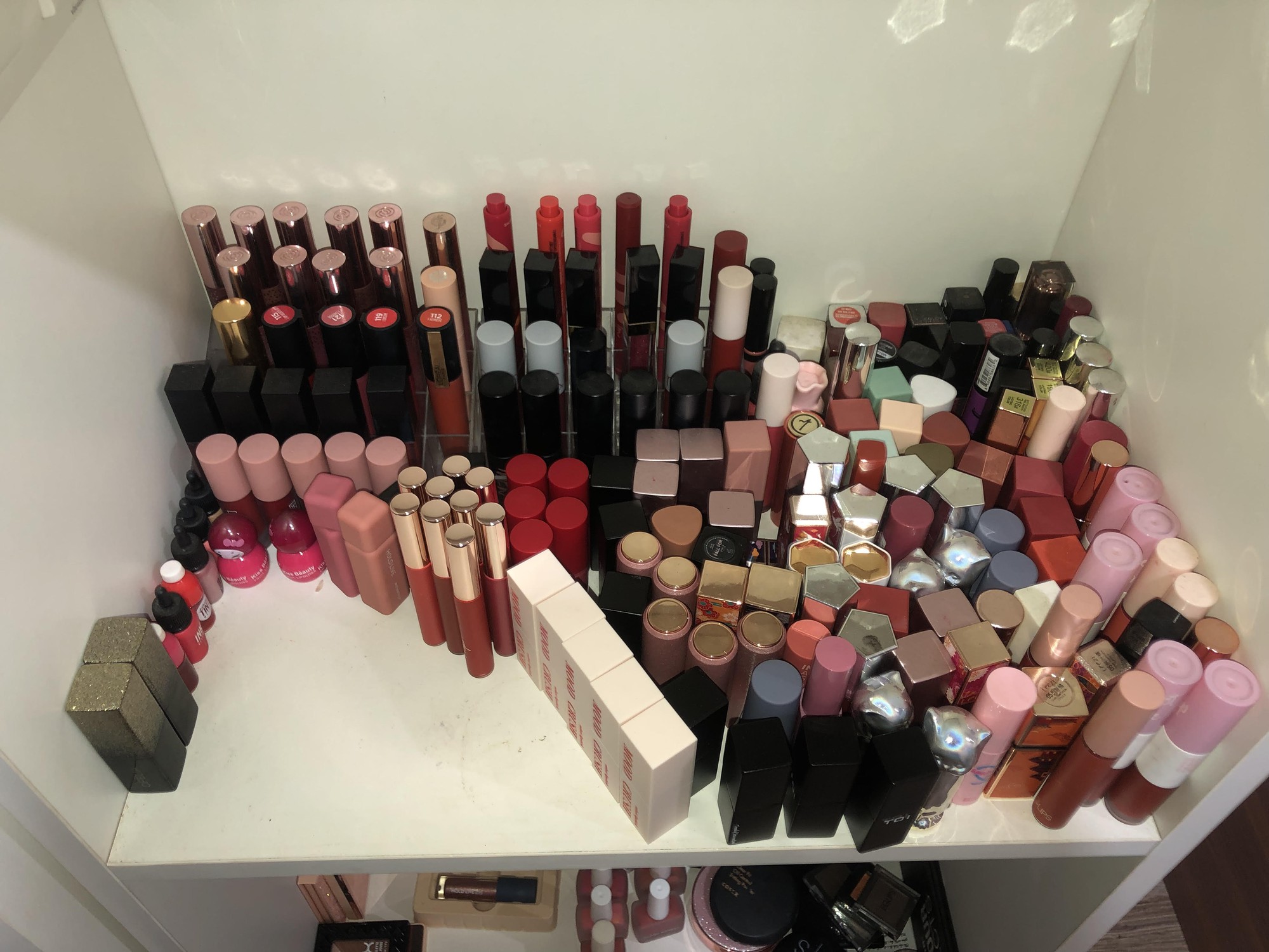 Cô nàng 2k nhanh chóng trở thành beauty blogger được yêu thích nhờ 200 thỏi son vừa tiền  - Ảnh 3.
