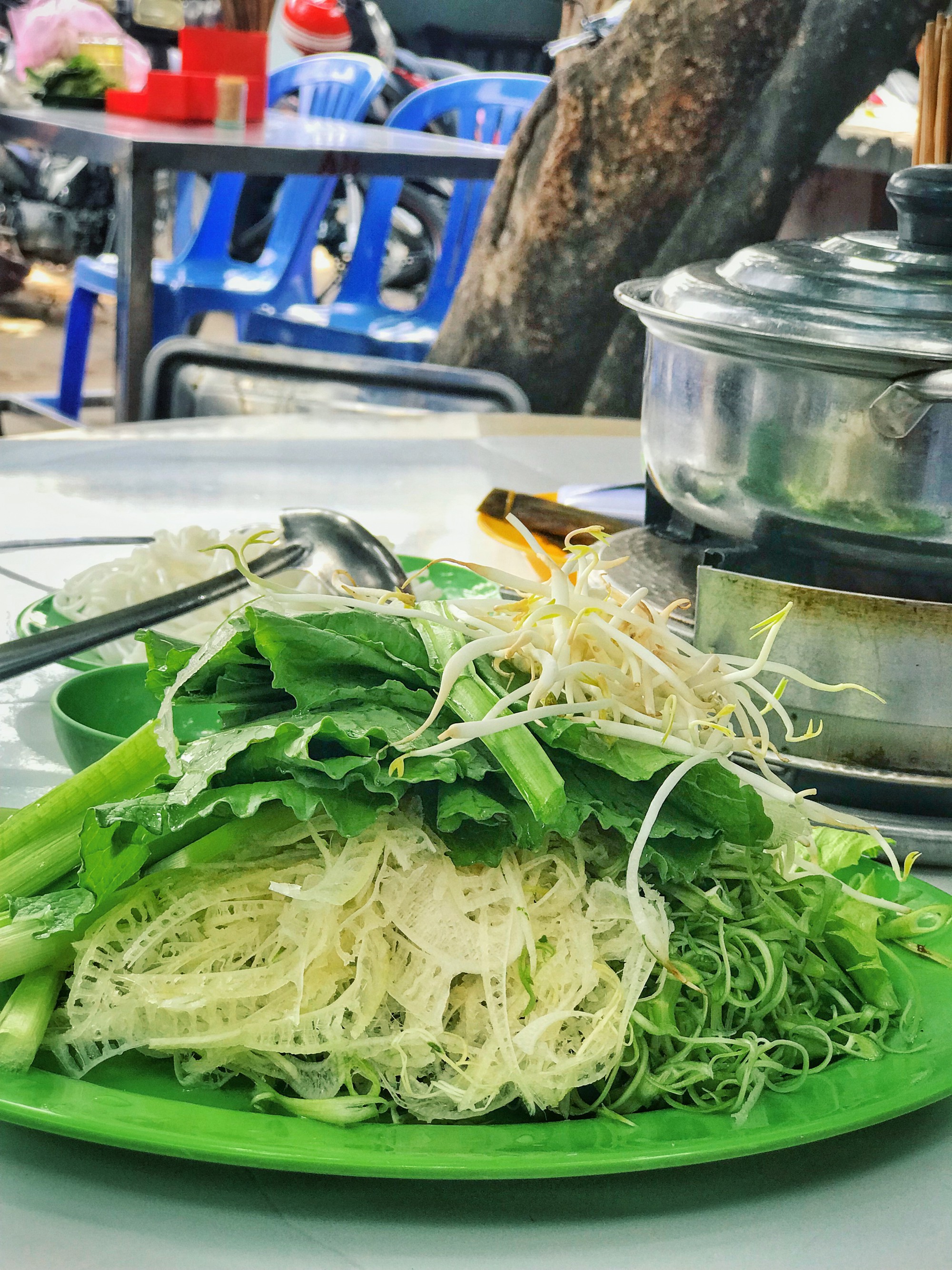 Quán lẩu bò nổi tiếng khiến người Sài Gòn lặn lội hàng chục cây số đến thưởng thức - Ảnh 6. Quán lẩu bò nổi tiếng khiến người Sài Gòn lặn lội hàng chục cây số đến thưởng thức - Ảnh 6.