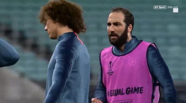Higuain và David Luiz cãi nhau, HLV Sarri bỏ buổi tập trước chung kết - Ảnh 1.