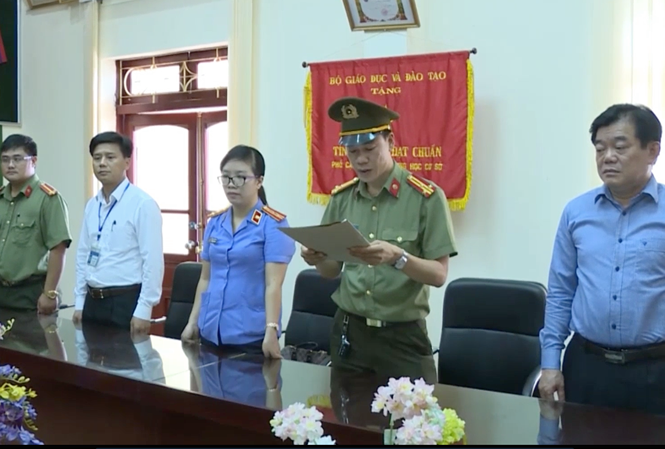 Bị triệu tập liên quan đến gian lận điểm thi, Giám đốc Sở GD&ĐT Sơn La thừa nhận sai rồi lại thay đổi lời khai - Ảnh 1. Bị triệu tập liên quan đến gian lận điểm thi, Giám đốc Sở GD&ĐT Sơn La thừa nhận sai rồi lại thay đổi lời khai - Ảnh 1.