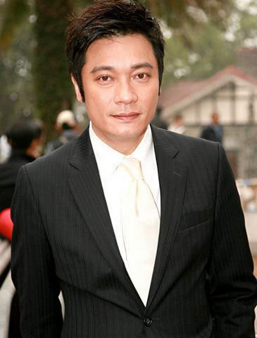 Nhất ca TVB La Gia Lương: Thành công nhờ vai phản diện và sự sụp đổ hình tượng người đàn ông mẫu mực - Ảnh 1. Nhất ca TVB La Gia Lương: Thành công nhờ vai phản diện và sự sụp đổ hình tượng người đàn ông mẫu mực - Ảnh 1.