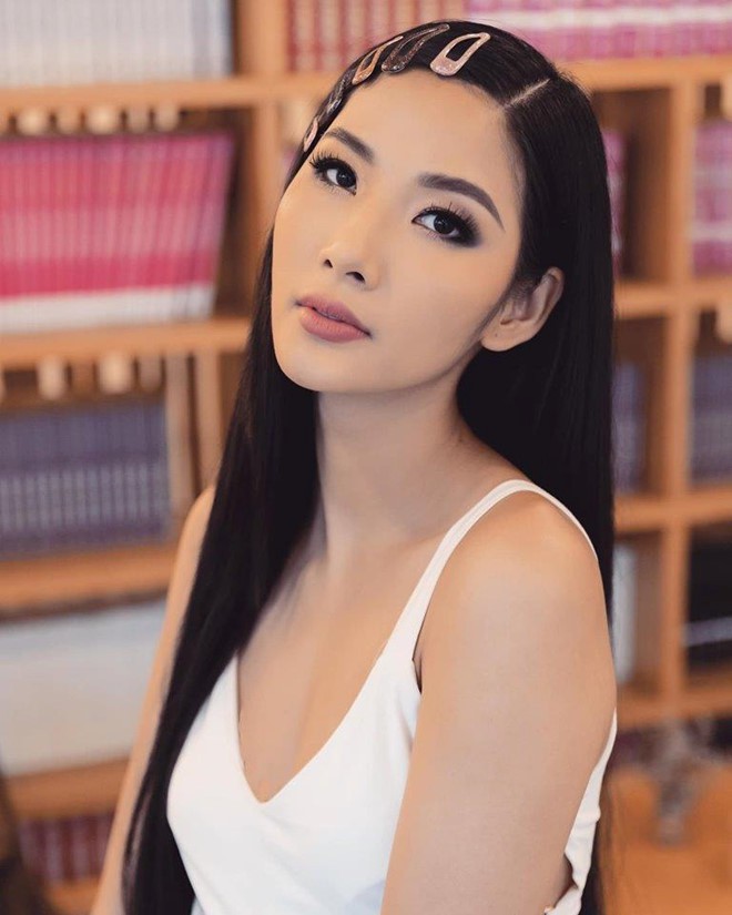 Tác giả trang phục lấy ý tưởng từ bàn thờ thừa nhận thiết kế bị lố - Ảnh 2.