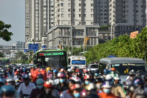Hai trục đường khốn khổ, gây ám ảnh vì kẹt xe ở quận 7, TP HCM - Ảnh 4. Hai trục đường khốn khổ, gây ám ảnh vì kẹt xe ở quận 7, TP HCM - Ảnh 4.