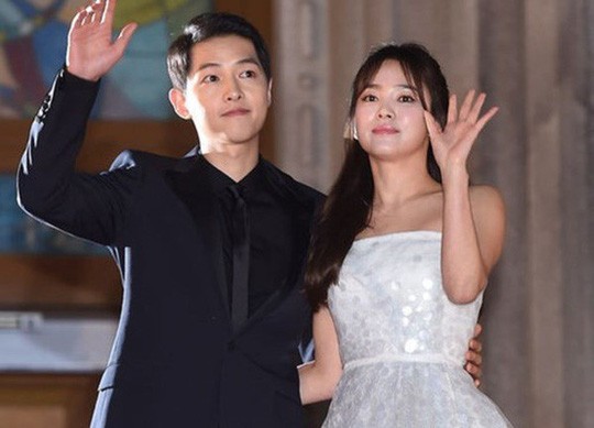 Song Joong Ki lên tiếng về tin đồn ngoại tình, hôn nhân trục trặc - Ảnh 4. Song Joong Ki lên tiếng về tin đồn ngoại tình, hôn nhân trục trặc - Ảnh 4.