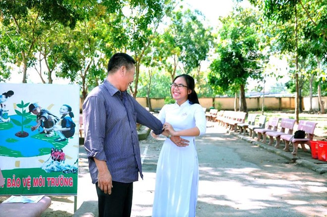 Người cha bán cá viên chiên suốt 13 năm cùng con dự lễ bế giảng - Ảnh 4.