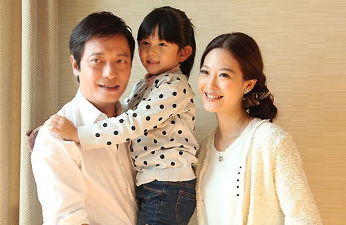 Nhất ca TVB La Gia Lương: Thành công nhờ vai phản diện và sự sụp đổ hình tượng người đàn ông mẫu mực - Ảnh 7. Nhất ca TVB La Gia Lương: Thành công nhờ vai phản diện và sự sụp đổ hình tượng người đàn ông mẫu mực - Ảnh 7.