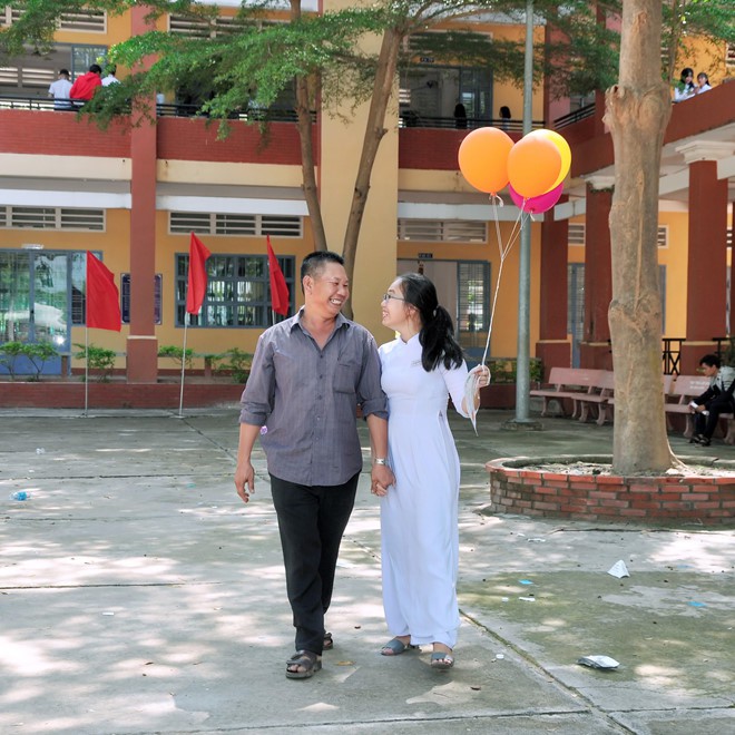 Người cha bán cá viên chiên suốt 13 năm cùng con dự lễ bế giảng - Ảnh 8.