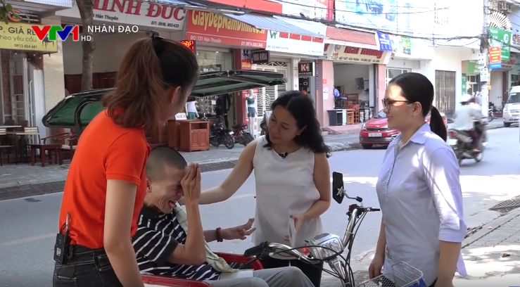 Câu chuyện có 1 không 2 về thủ lĩnh Tân Lì: Khi gượng dậy, việc nghĩ đến đầu tiên là giúp người - Ảnh 2. Câu chuyện có 1 không 2 về thủ lĩnh Tân Lì: Khi gượng dậy, việc nghĩ đến đầu tiên là giúp người - Ảnh 2.