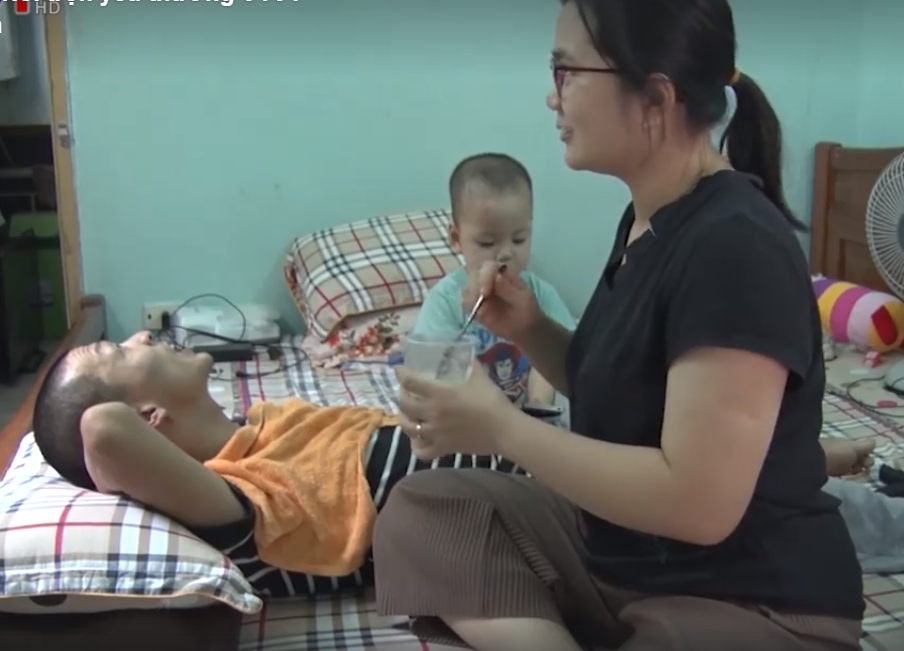 Câu chuyện có 1 không 2 về thủ lĩnh Tân Lì: Khi gượng dậy, việc nghĩ đến đầu tiên là giúp người - Ảnh 3. Câu chuyện có 1 không 2 về thủ lĩnh Tân Lì: Khi gượng dậy, việc nghĩ đến đầu tiên là giúp người - Ảnh 3.