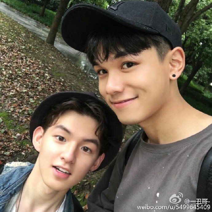 Nhìn ngoài đời cũng đủ làm hủ nữ trụy tim như này, dễ lí giải vì sao ảnh cặp đam mỹ thầy giáo - học sinh lại gây sốt mạng xã hội đến thế - Ảnh 8.