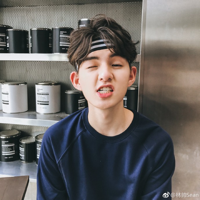 Nhìn ngoài đời cũng đủ làm hủ nữ trụy tim như này, dễ lí giải vì sao ảnh cặp đam mỹ thầy giáo - học sinh lại gây sốt mạng xã hội đến thế - Ảnh 4.