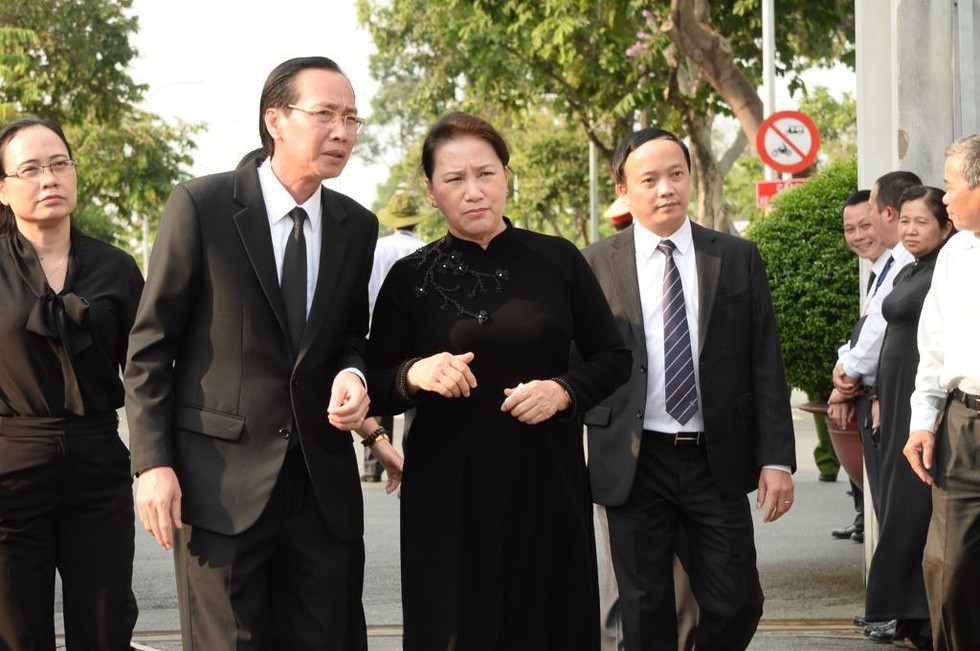 Thủ tướng Nguyễn Xuân Phúc đón linh cữu nguyên Chủ tịch nước Lê Đức Anh tại Nghĩa trang TP HCM - Ảnh 5. Thủ tướng Nguyễn Xuân Phúc đón linh cữu nguyên Chủ tịch nước Lê Đức Anh tại Nghĩa trang TP HCM - Ảnh 5.