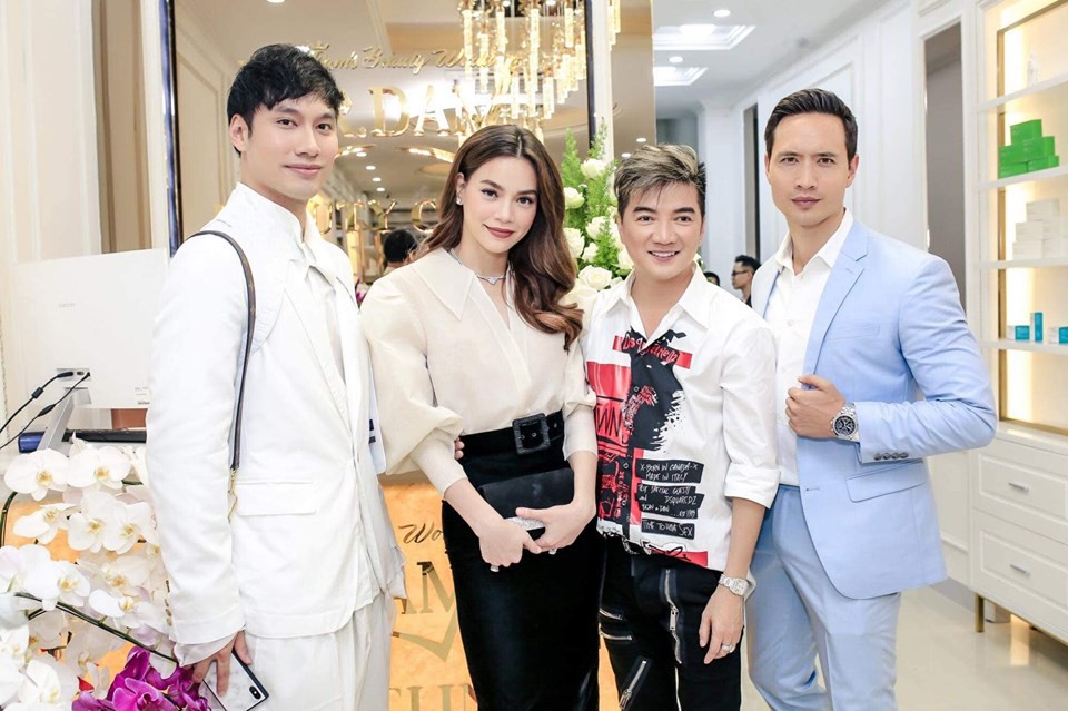 Sao Việt hôm nay (3/5): Dàn nghệ sĩ nghẹn ngào trong lễ viếng Lê Bình, Võ Hoàng Yến thân mật cùng bạn trai bí ẩn - Ảnh 9.