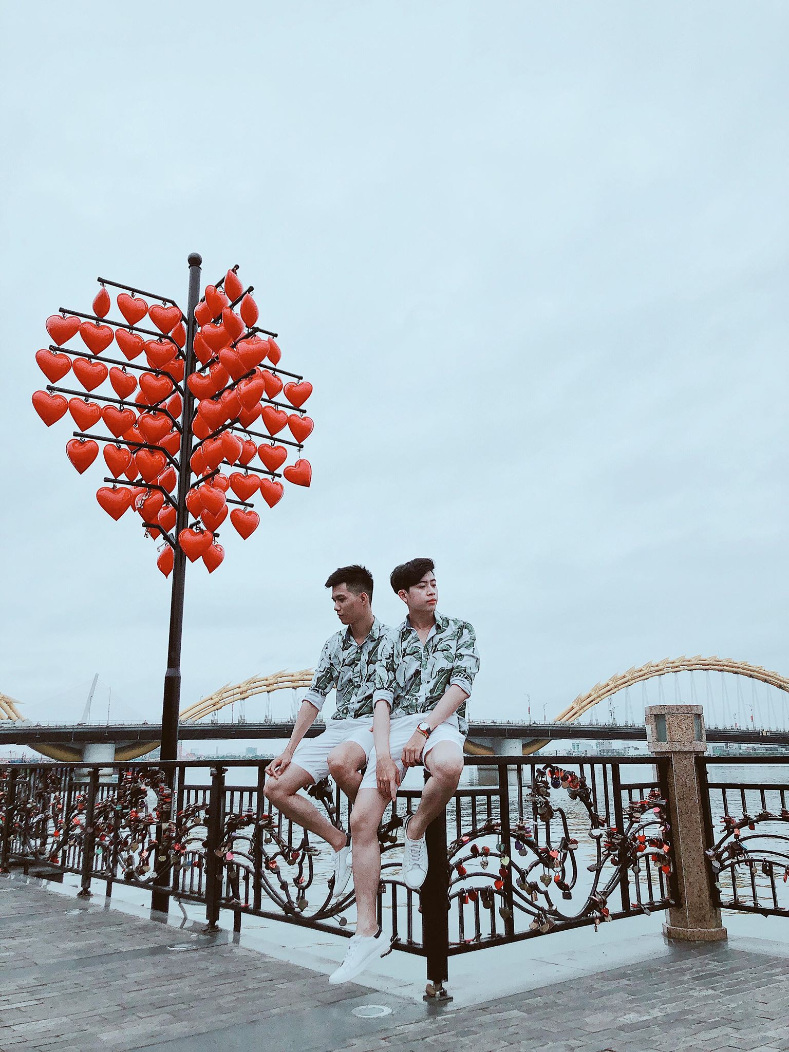 Bộ ảnh rất tình của cặp đôi đồng tính điển trai: Thanh xuân của anh là em - Ảnh 4. Bộ ảnh rất tình của cặp đôi đồng tính điển trai: Thanh xuân của anh là em - Ảnh 4.