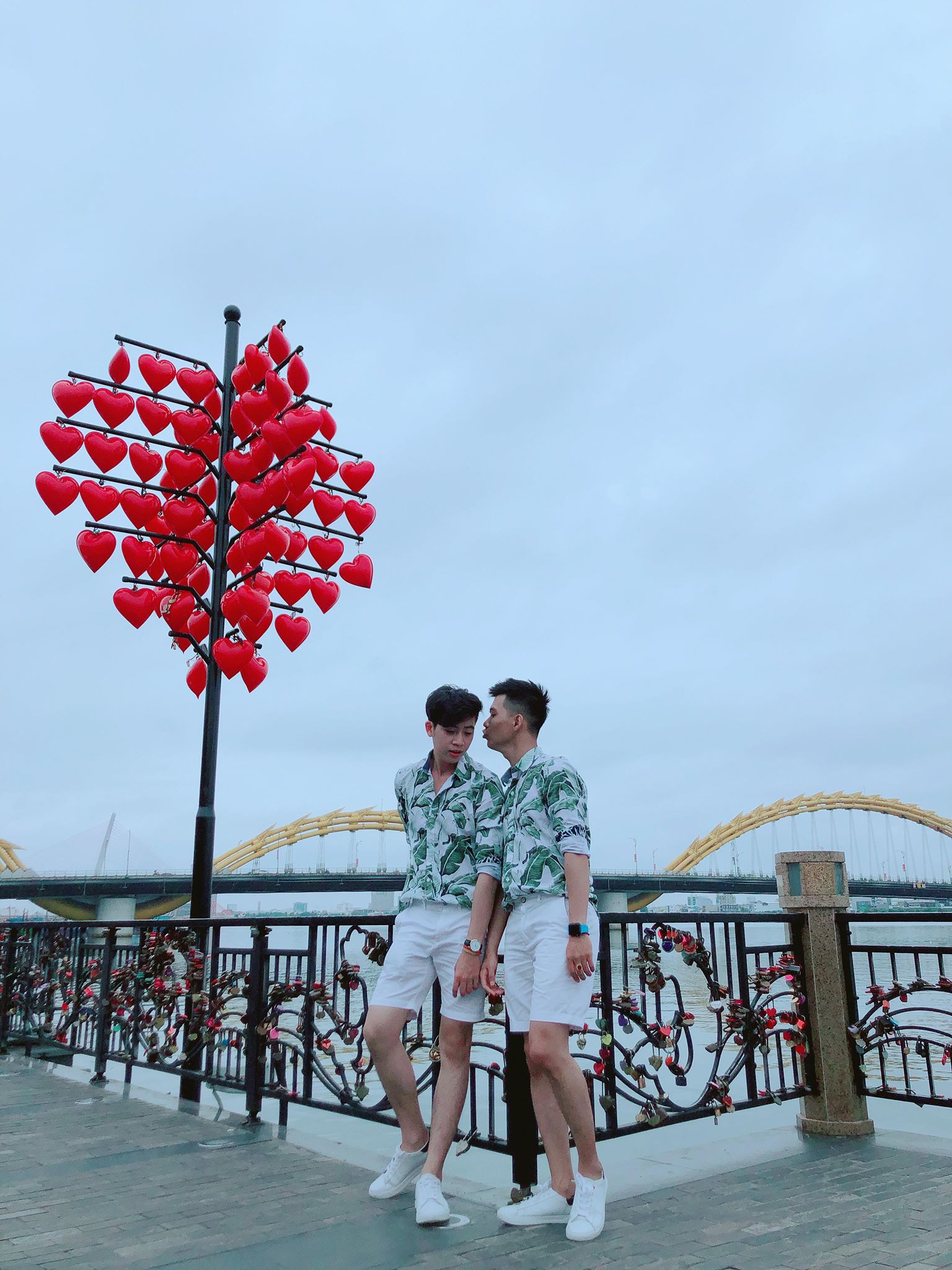 Bộ ảnh rất tình của cặp đôi đồng tính điển trai: Thanh xuân của anh là em - Ảnh 6. Bộ ảnh rất tình của cặp đôi đồng tính điển trai: Thanh xuân của anh là em - Ảnh 6.
