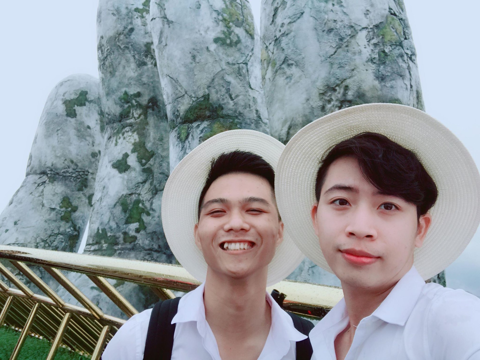 Bộ ảnh rất tình của cặp đôi đồng tính điển trai: Thanh xuân của anh là em - Ảnh 12. Bộ ảnh rất tình của cặp đôi đồng tính điển trai: Thanh xuân của anh là em - Ảnh 12.