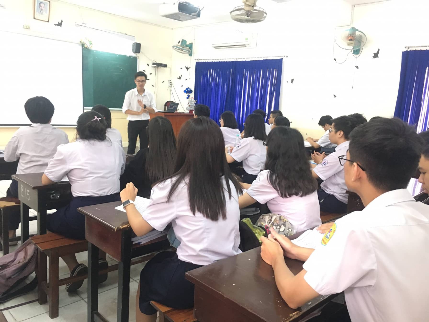 Tránh gian lận thi cử, các trường ĐH chọn lọc cán bộ tham gia coi thi và chấm thi - Ảnh 2. Tránh gian lận thi cử, các trường ĐH chọn lọc cán bộ tham gia coi thi và chấm thi - Ảnh 2.