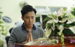 Sao Việt hôm nay (3/5): Dàn nghệ sĩ nghẹn ngào trong lễ viếng Lê Bình, Võ Hoàng Yến thân mật cùng 'bạn trai bí ẩn'