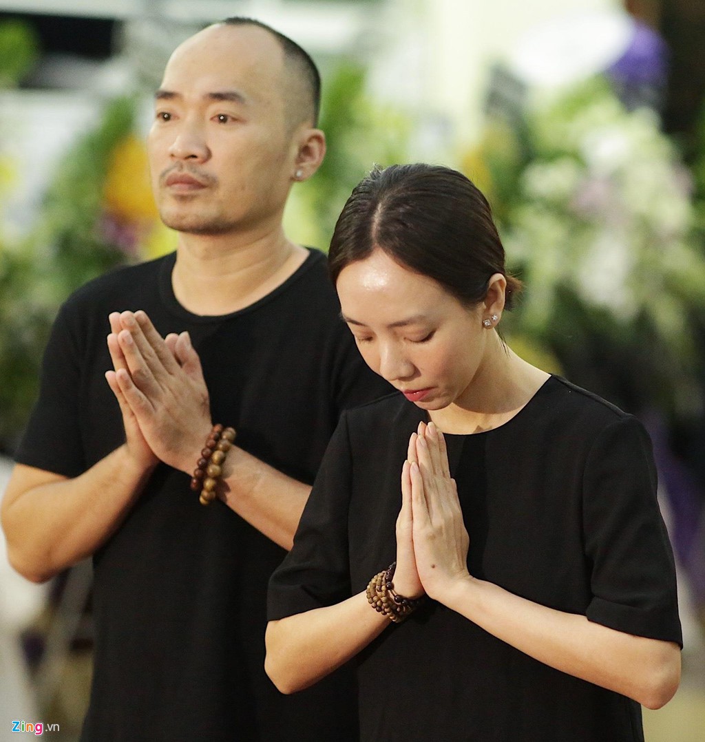 Sao Việt hôm nay (3/5): Dàn nghệ sĩ nghẹn ngào trong lễ viếng Lê Bình, Võ Hoàng Yến thân mật cùng bạn trai bí ẩn - Ảnh 3.
