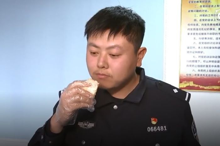 Bất ngờ tài xế có nồng độ cồn vượt quá mức quy định vì ăn sầu riêng - Ảnh 1. Bất ngờ tài xế có nồng độ cồn vượt quá mức quy định vì ăn sầu riêng - Ảnh 1.