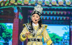 Gia cảnh nghèo khó của 'truyền nhân 4 đời hát bội': Mặc cảm ít học, làm mẹ đơn thân ở tuổi 23