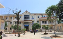 Bắt thanh niên nghi 'ngáo đá' xông vào trường chém trọng thương 5 học sinh, 1 cô giáo