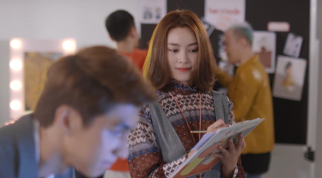 Mối tình đầu của tôi tập 58: Phi Yến, Lê Minh gây chú ý với nụ hôn say đắm - Ảnh 3.