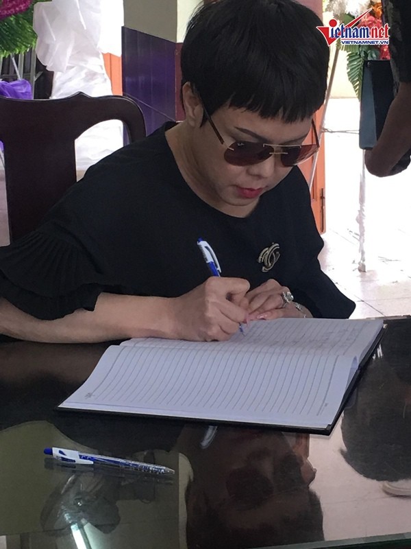 Con trai Lê Bình: Ba muốn rải tro ra biển để không phiền con cháu - Ảnh 4.