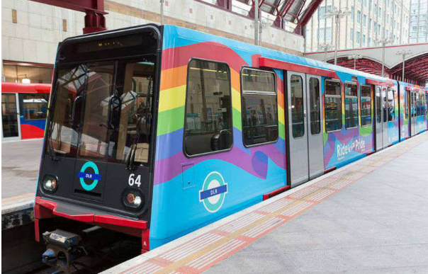 Cộng đồng LGBT thế giới hôm nay (3/5): Cặp đồng tính nắm tay nhau bị chủ nhà hàng từ chối phục vụ và đuổi ra ngoài - Ảnh 4. Cộng đồng LGBT thế giới hôm nay (3/5): Cặp đồng tính nắm tay nhau bị chủ nhà hàng từ chối phục vụ và đuổi ra ngoài - Ảnh 4.