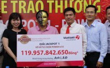 Chủ doanh nghiệp thủy sản ở Cà Mau trúng giải đặc biệt của Vietlott gần 120 tỉ đồng