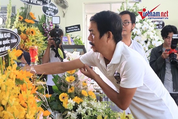 Con trai Lê Bình: Ba muốn rải tro ra biển để không phiền con cháu - Ảnh 7.
