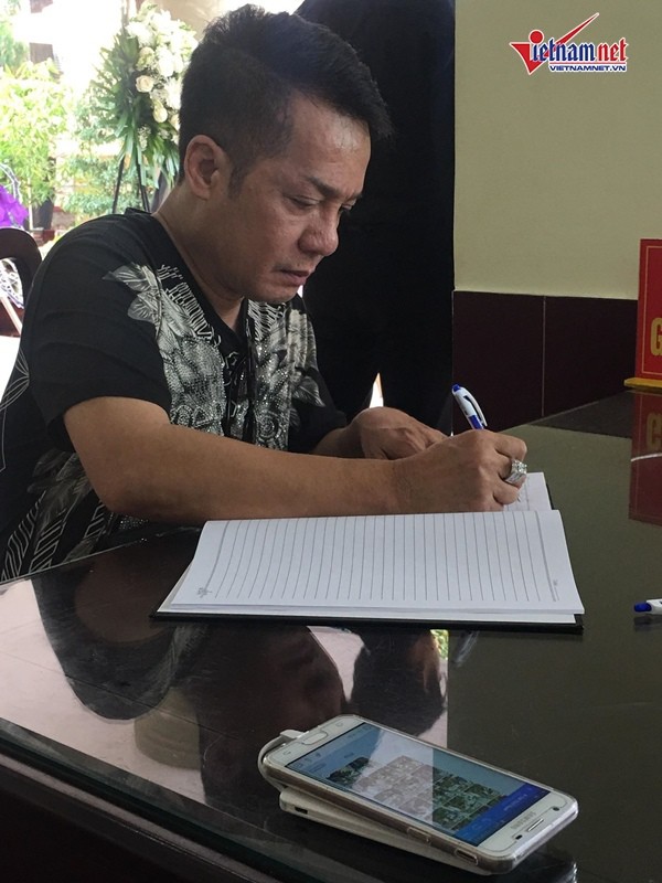 Con trai Lê Bình: Ba muốn rải tro ra biển để không phiền con cháu - Ảnh 5.
