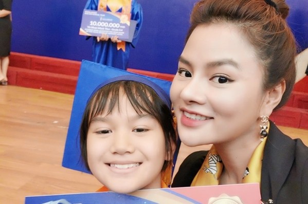Vũ Thu Phương tâm sự đã làm dì ghẻ nên thương con chồng - Ảnh 1. Vũ Thu Phương tâm sự đã làm dì ghẻ nên thương con chồng - Ảnh 1.