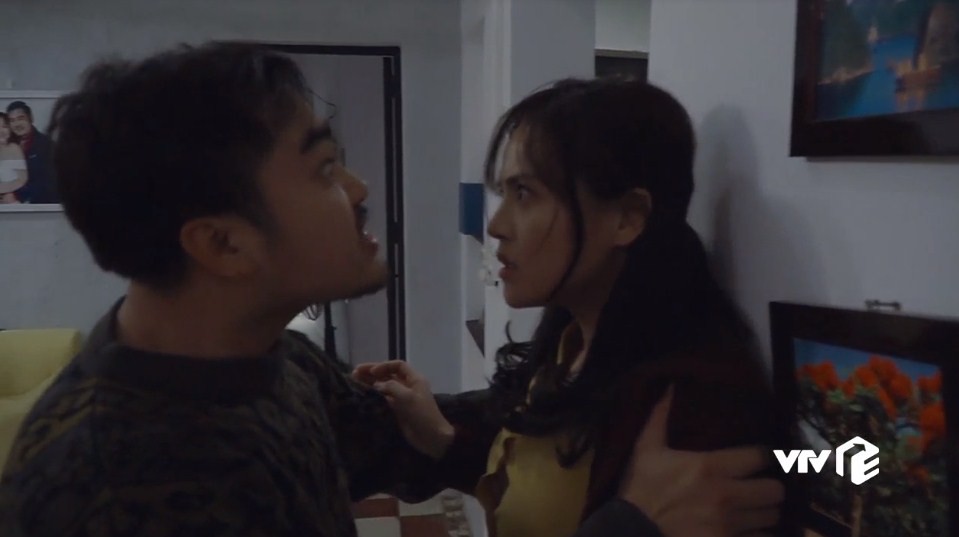 Về nhà đi con tập 34: Huệ bị Khải cưỡng bức ngay trong nhà mình, Vũ và Thư háo hức chuẩn bị đám cưới - Ảnh 13. Về nhà đi con tập 34: Huệ bị Khải cưỡng bức ngay trong nhà mình, Vũ và Thư háo hức chuẩn bị đám cưới - Ảnh 13.
