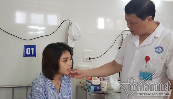 Bác sĩ kể lại hành trình hồi sinh gương mặt xinh đẹp cho cô gái bị thiếu úy tạt axit - Ảnh 3. Bác sĩ kể lại hành trình hồi sinh gương mặt xinh đẹp cho cô gái bị thiếu úy tạt axit - Ảnh 3.