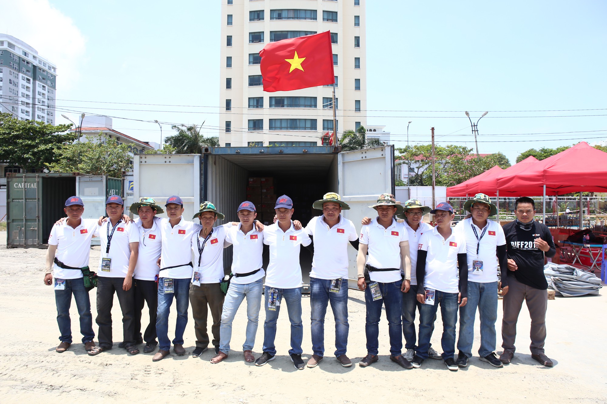 Đột nhập trận địa pháo hoa đội Việt Nam - Nga trước màn khai mạc Lễ hội pháo hoa Quốc tế Đà Nẵng 2019 - Ảnh 1. Đột nhập trận địa pháo hoa đội Việt Nam - Nga trước màn khai mạc Lễ hội pháo hoa Quốc tế Đà Nẵng 2019 - Ảnh 1.