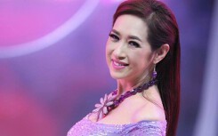 Ca sĩ Ý Lan tiết lộ lí do không thể về Việt Nam suốt một năm qua