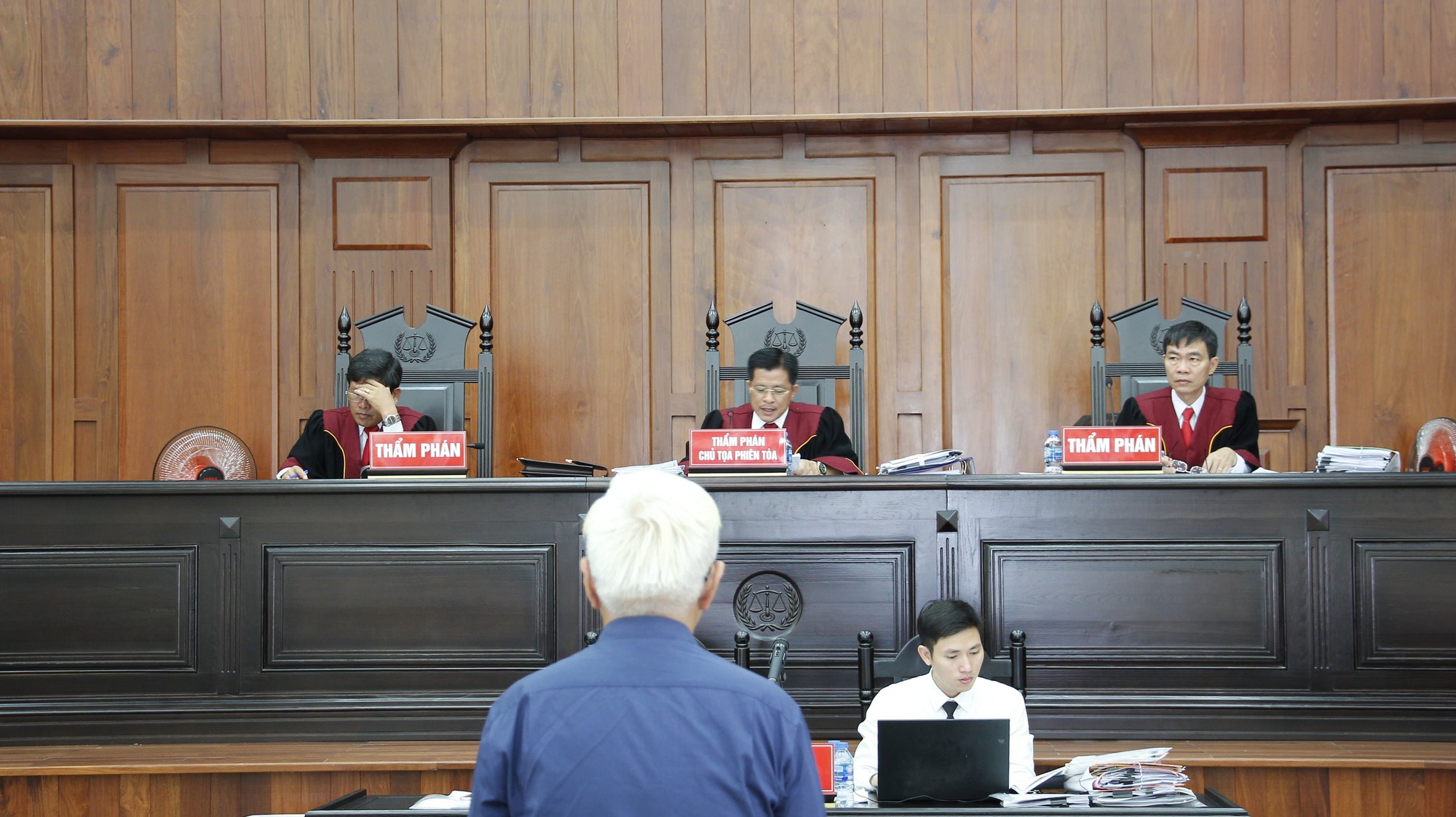 Vũ nhôm một mực kêu oan, ông Trần Phương Bình cúi đầu xin lỗi khi nói lời cuối tại tòa - Ảnh 3.