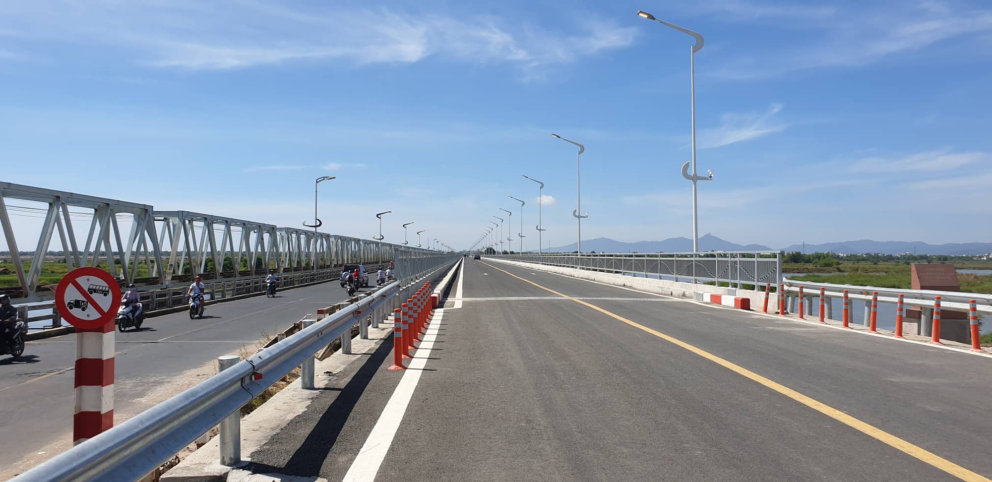 Thông xe cầu Đà Rằng mới dài 1,6km đầu tư hơn 340 tỉ đồng - Ảnh 1.