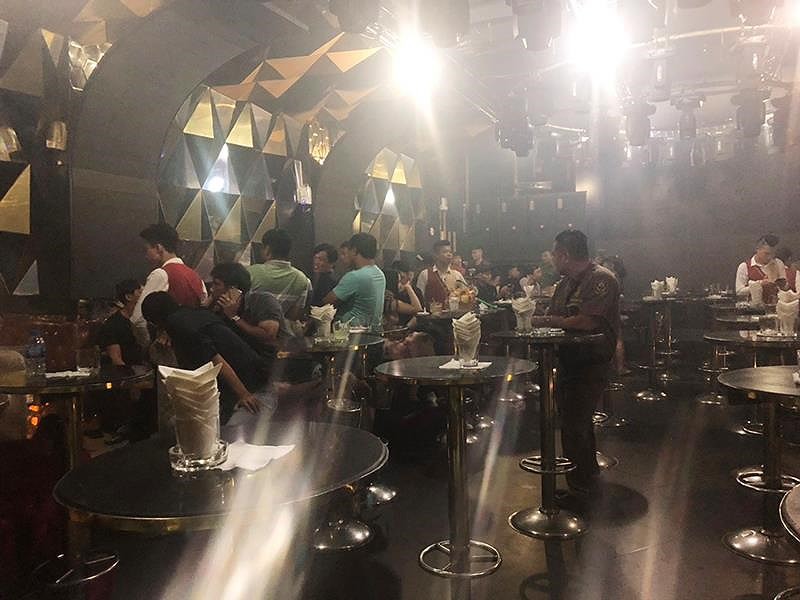 Hàng chục dân chơi phê ma túy ở vũ trường Đông Kinh - Ảnh 1.