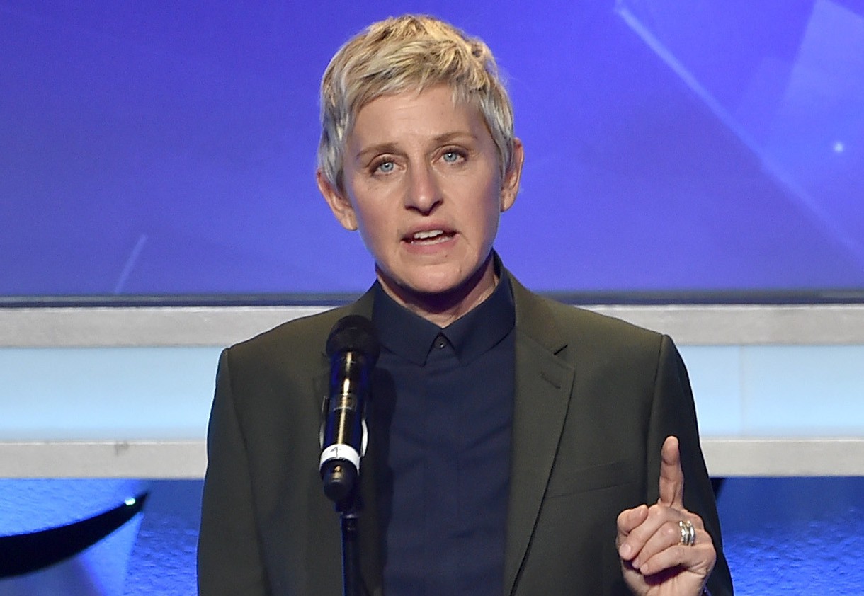 MC đồng tính Ellen Degeneres chia sẻ quá khứ bị cha dượng lạm dụng - Ảnh 1. MC đồng tính Ellen Degeneres chia sẻ quá khứ bị cha dượng lạm dụng - Ảnh 1.