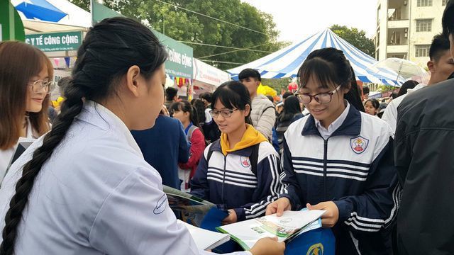 Xét tuyển đại học bằng học bạ: Lo ngại không đủ độ tin cậy! - Ảnh 1. Xét tuyển đại học bằng học bạ: Lo ngại không đủ độ tin cậy! - Ảnh 1.