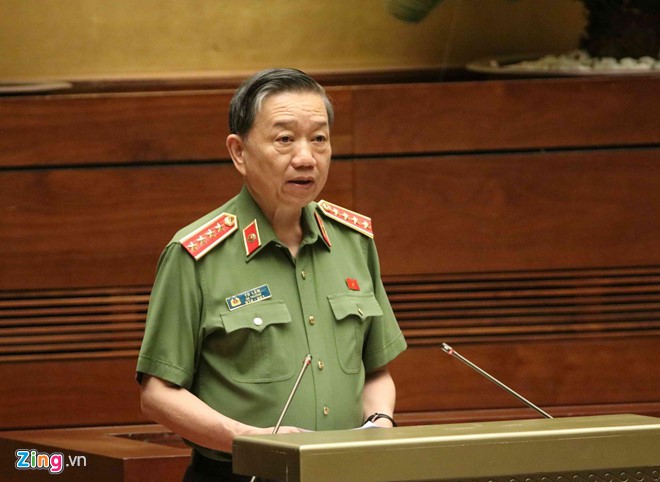 Đại tướng Tô Lâm là Bộ trưởng đầu tiên đăng đàn trả lời chất vấn - Ảnh 1. Đại tướng Tô Lâm là Bộ trưởng đầu tiên đăng đàn trả lời chất vấn - Ảnh 1.