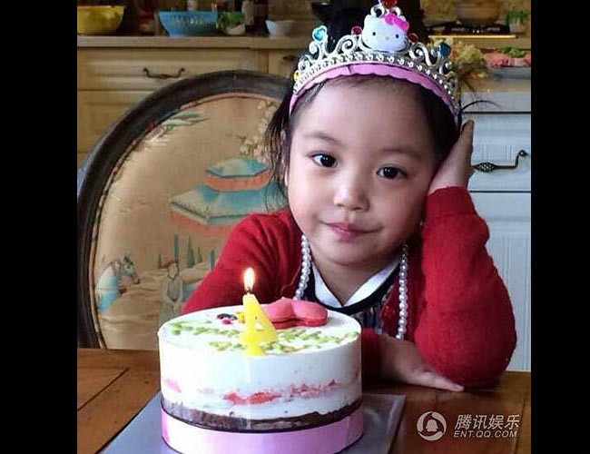 Mê mẩn vẻ đáng yêu của các thiên thần nhí nhà sao Hoa ngữ - Ảnh 2. Mê mẩn vẻ đáng yêu của các thiên thần nhí nhà sao Hoa ngữ - Ảnh 2.