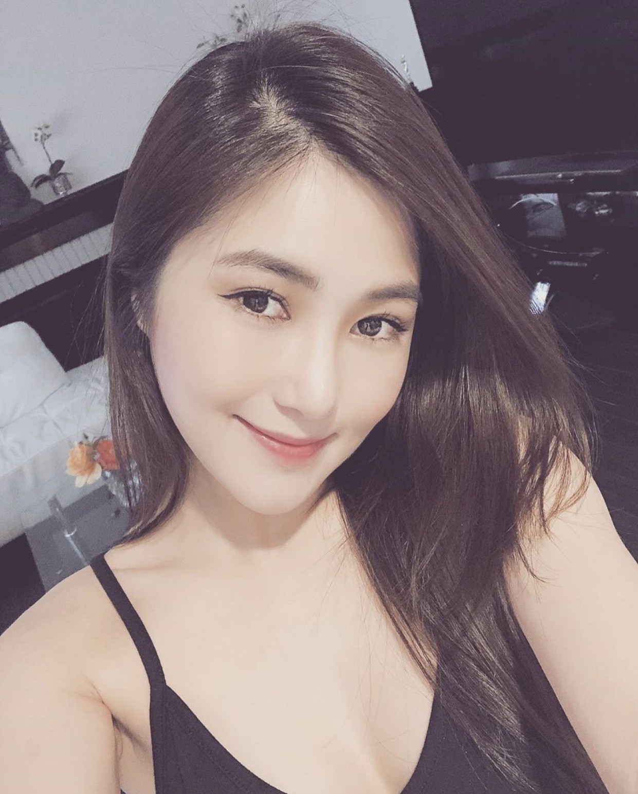 Sao Việt hôm nay (31/5): Ngọc Trinh đá xéo kẻ ganh ghét mình, Thanh Hằng mặc bikini khoe triệt để 3 vòng gợi cảm - Ảnh 4. Sao Việt hôm nay (31/5): Ngọc Trinh đá xéo kẻ ganh ghét mình, Thanh Hằng mặc bikini khoe triệt để 3 vòng gợi cảm - Ảnh 4.