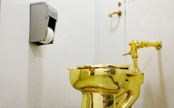 Cung điện Blenheim lắp đặt nhà vệ sinh bằng vàng