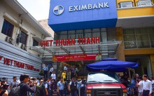 Lợi nhuận Eximbank giảm 37% giữa lùm xùm đại hội cổ đông bất thành, trả bà Chu Thị Bình hàng trăm tỉ