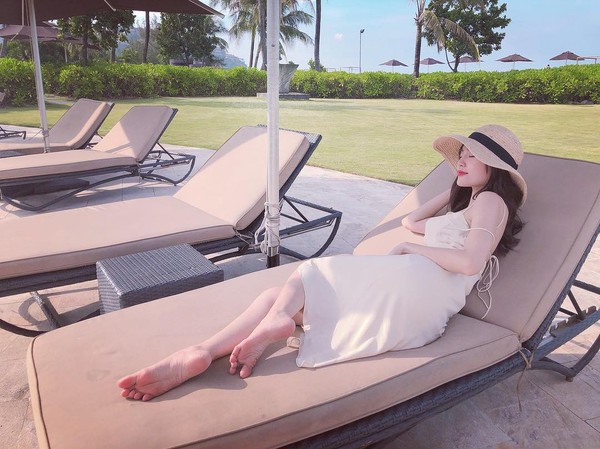 Gu thời trang của Ninh Dương Lan Ngọc: Mặc streetstyle đã chất, diện váy gợi cảm cũng rất thần thái - Ảnh 13. Gu thời trang của Ninh Dương Lan Ngọc: Mặc streetstyle đã chất, diện váy gợi cảm cũng rất thần thái - Ảnh 13.