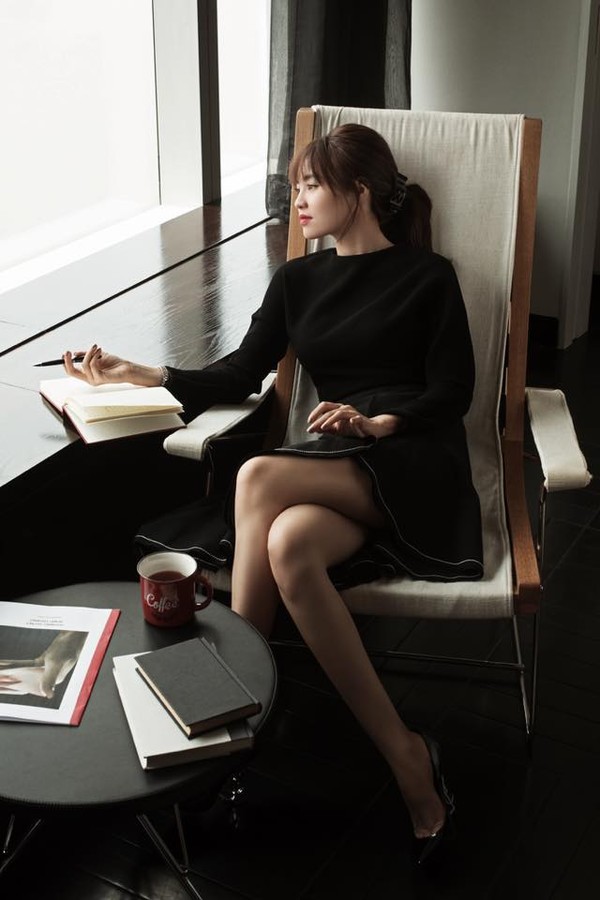 Gu thời trang của Ninh Dương Lan Ngọc: Mặc streetstyle đã chất, diện váy gợi cảm cũng rất thần thái - Ảnh 8. Gu thời trang của Ninh Dương Lan Ngọc: Mặc streetstyle đã chất, diện váy gợi cảm cũng rất thần thái - Ảnh 8.