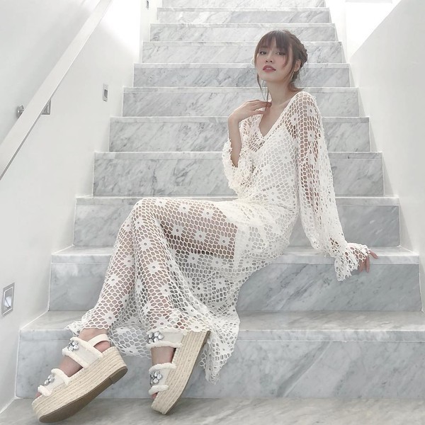 Gu thời trang của Ninh Dương Lan Ngọc: Mặc streetstyle đã chất, diện váy gợi cảm cũng rất thần thái - Ảnh 12. Gu thời trang của Ninh Dương Lan Ngọc: Mặc streetstyle đã chất, diện váy gợi cảm cũng rất thần thái - Ảnh 12.